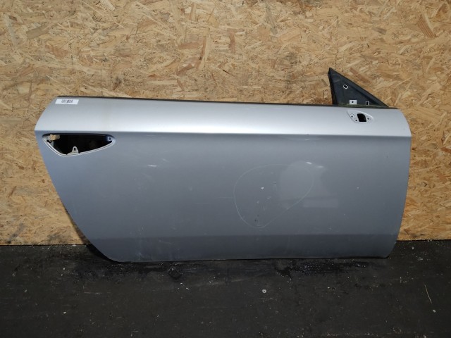 157653 Alfa Romeo Brera 2005-2010 ezüst színű jobb oldali ajtó, a képen látható sérüléssel