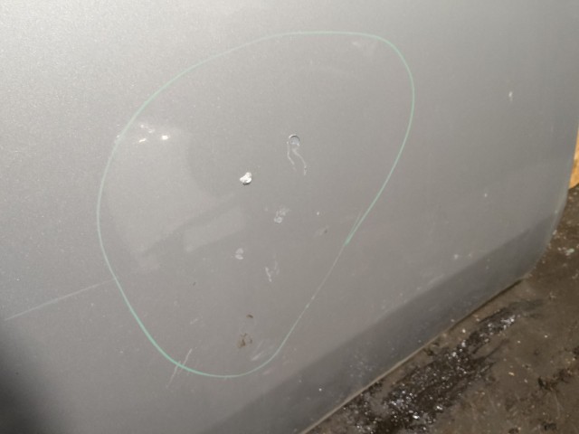 157653 Alfa Romeo Brera 2005-2010 ezüst színű jobb oldali ajtó, a képen látható sérüléssel