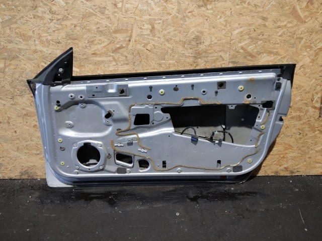 157653 Alfa Romeo Brera 2005-2010 ezüst színű jobb oldali ajtó, a képen látható sérüléssel