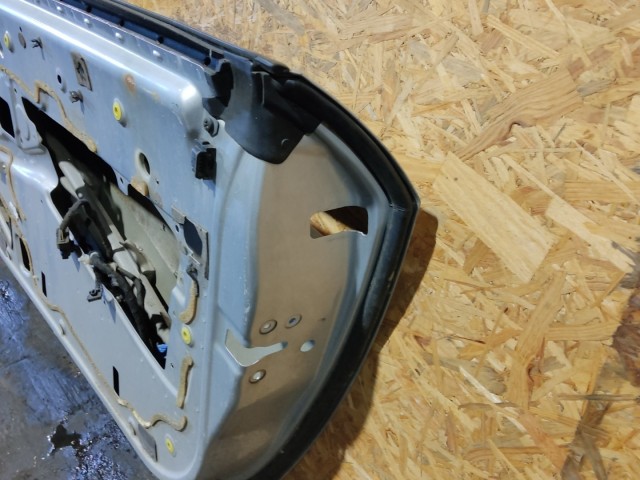 157653 Alfa Romeo Brera 2005-2010 ezüst színű jobb oldali ajtó, a képen látható sérüléssel