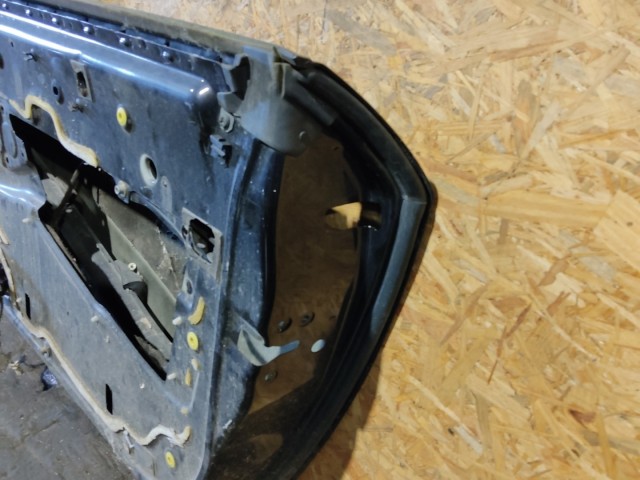 157668 Alfa Romeo Brera 2005-2010 fekete színű jobb oldali ajtó, a képen látható sérüléssel