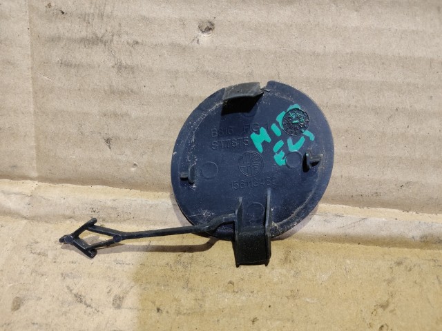 157786 Alfa Romeo MiTo 2008-2018 első  vonószem takaró fekete 