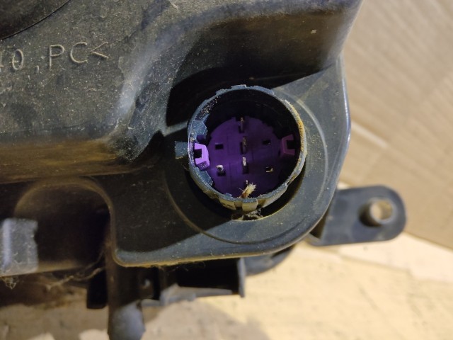 157843 Fiat 500 2007-2015 bal első fényszóró, a képen látható matt felülettel 