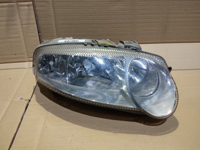 160008 Alfa Romeo 147 2000-2005 jobb első fényszóró