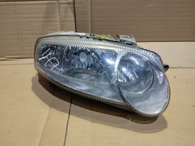 160015 Alfa Romeo 147 2000-2005 jobb első fényszóró