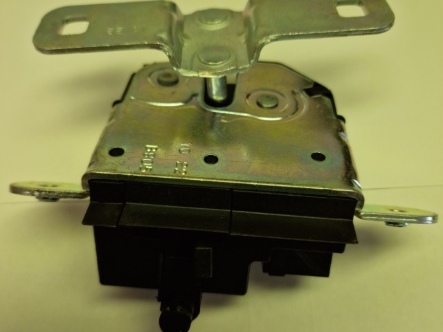 Alfa Romeo MiTo gyári új csomagtérajtó zár