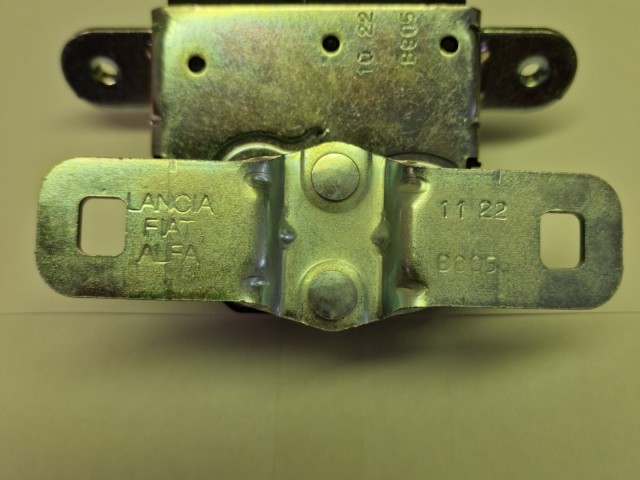 Alfa Romeo MiTo gyári új csomagtérajtó zár