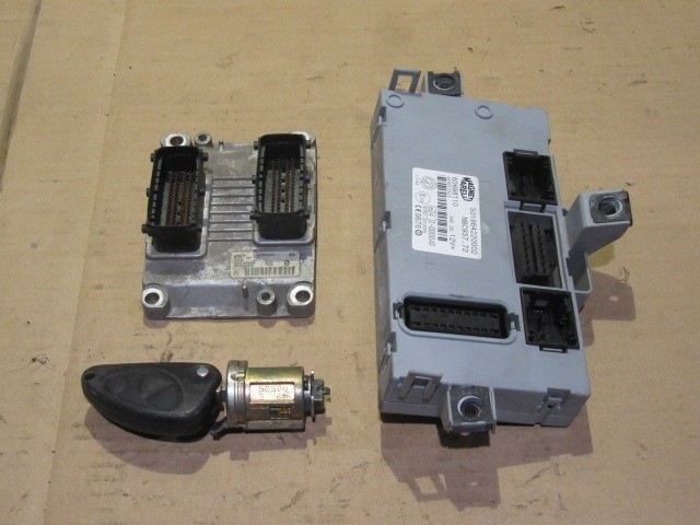 20703 Alfa Romeo 147 1,6 16v Ts 120 Le benzin motorvezérlő szett 0261207728 ,  55187059