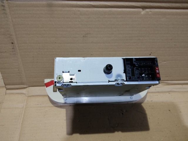 160367 Fiat 500 2007-2015 fehér színű cd-s rádió Bosch 735577319