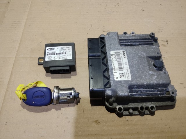 Fiat Multipla 1,9 8v Diesel motorvezérlő szett 46538523, 0281012856 