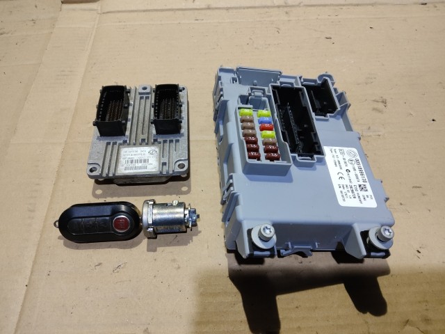 Fiat 500 2007-2015 1,2 8v benzin motorvezérlő 51899617  