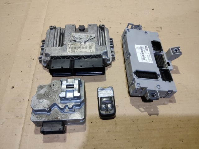 160428 Alfa Romeo 159 1,9 8v Diesel motorvezérlő 51821938 , 0281015162