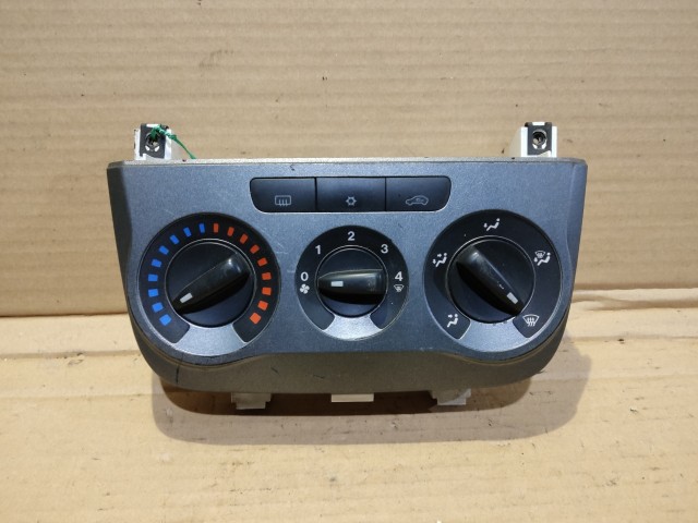 Fiat Grande Punto  2005-2009 Fűtés kapcsoló 735484522