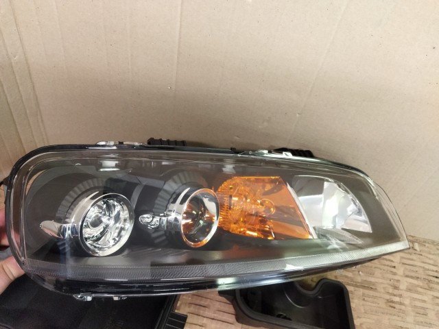 Fiat Punto II. utángyártott új, nem ködlámpás, jobb első fényszóró