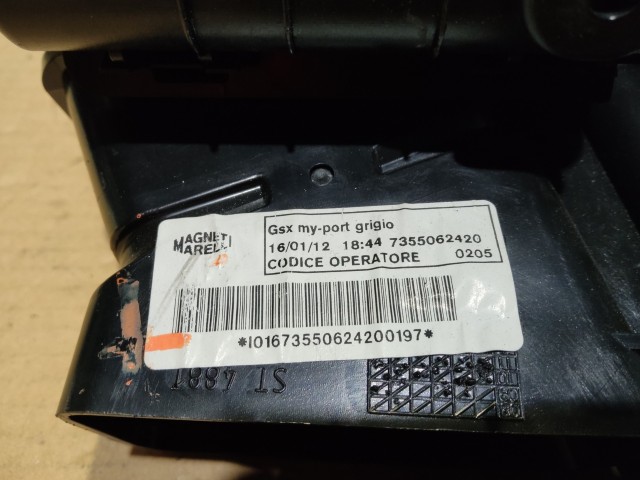 125218 Fiat Punto Evo navigáció csatlakozós levegő beömlő 735506242