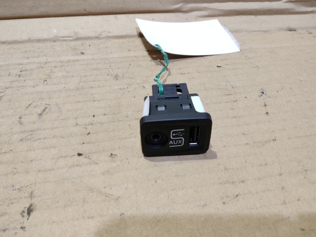 Alfa Romeo Giulietta 2010-2020 Usb csatlakozó Használt