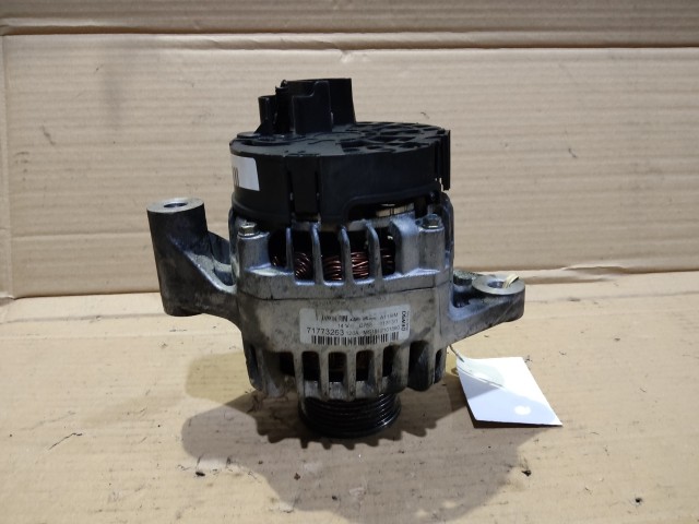 Alfa Romeo 159, Fiat Grande Punto, Stilo, Bravo 1,9 Diesel Generátor 120 A  71773263