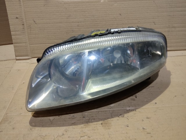 160518 Alfa Romeo GT 2003-2010 Bal első fényszóró, a képen látható fül töréssel és matt plexivel 60681584