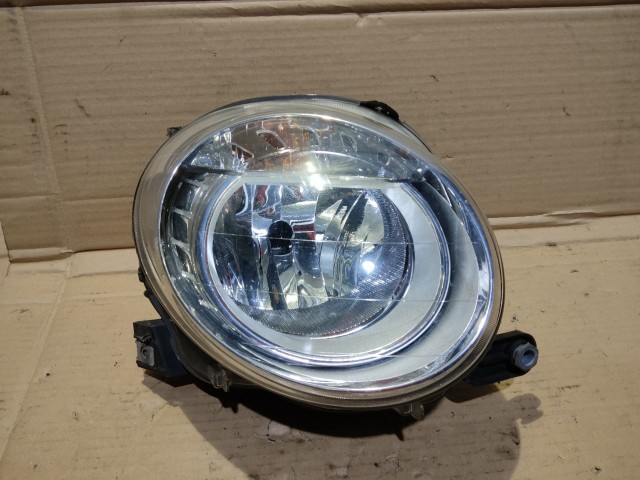 160524 Fiat 500 2007-2015 jobb első fényszóró a képen látható sérüléssel