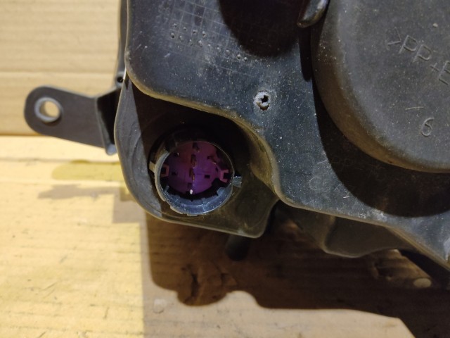 160524 Fiat 500 2007-2015 jobb első fényszóró a képen látható sérüléssel