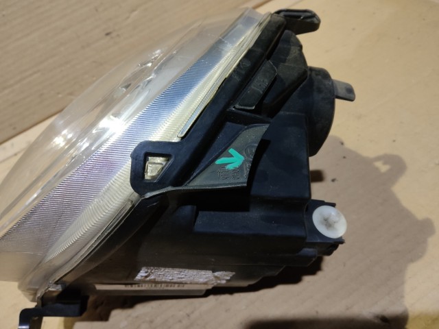 160524 Fiat 500 2007-2015 jobb első fényszóró a képen látható sérüléssel