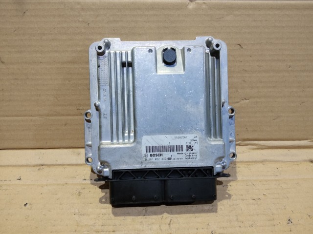 Fiat 500 L 1,6 16v Diesel motorvezérlő 55282567 , 0281032339