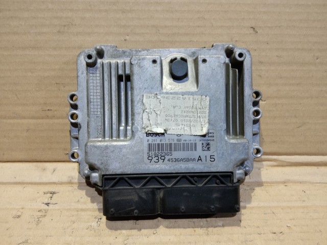 Alfa Romeo 159 1,9 16v Diesel motorvezérlő, automataváltós kivitel 51822365 , 0281013576