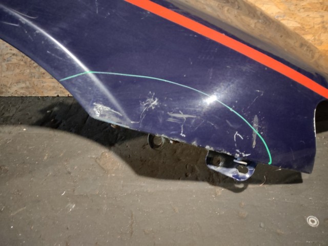 163043 Fiat Stilo 5 ajtós, sötétkék színű Jobb első sárvédő, a képen látható sérüléssel