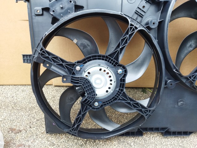 Ducato, Jumper, Boxer (2006-) Hűtőventilátor kompletten kerettel együtt, 2 db ovális csatlakozóval szerelt változat.