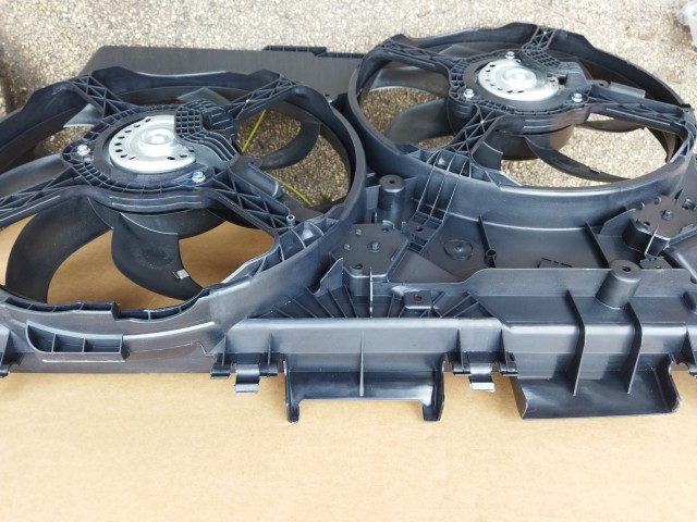 Ducato, Jumper, Boxer (2006-) Hűtőventilátor kompletten kerettel együtt, 2 db ovális csatlakozóval szerelt változat.