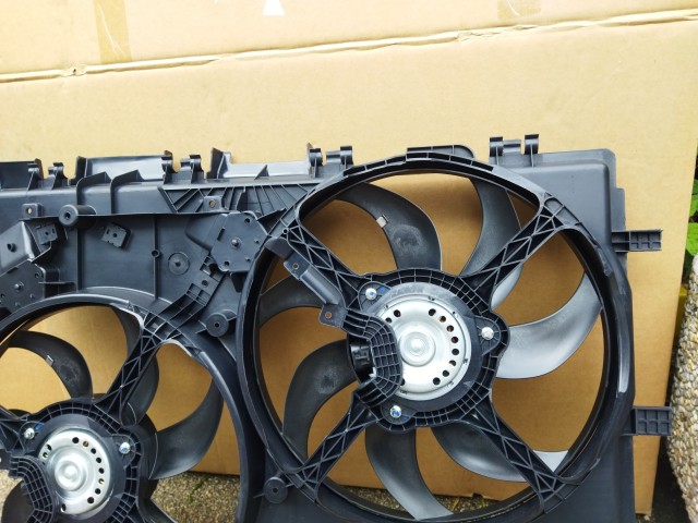 Ducato, Jumper, Boxer (2006-) Hűtőventilátor kompletten kerettel együtt, 2 db ovális csatlakozóval szerelt változat.