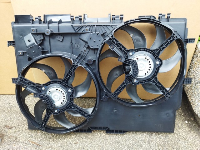 Ducato, Jumper, Boxer (2006-) Hűtőventilátor kompletten kerettel együtt, 2 db ovális csatlakozóval szerelt változat.