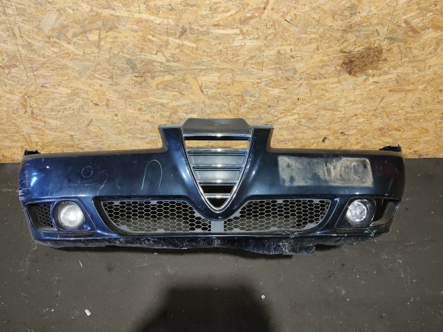 163107 Alfa Romeo 156 2003-2005 első lökhárító a képen látható sérüléssel