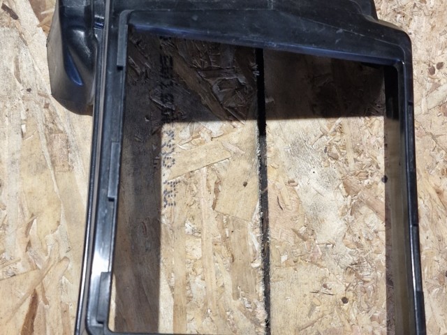 Fiat 500 51807660 számú biztosíték tábla ház felső része