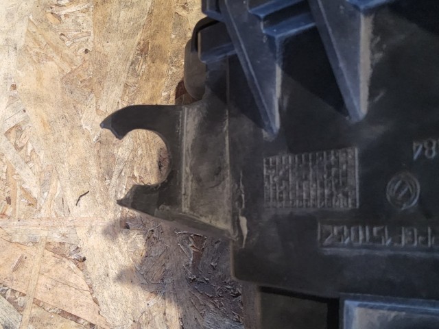  150623 Alfa Romeo 147, Gt 1,9 Diesel légszűrőház a képen látható sérüléssel