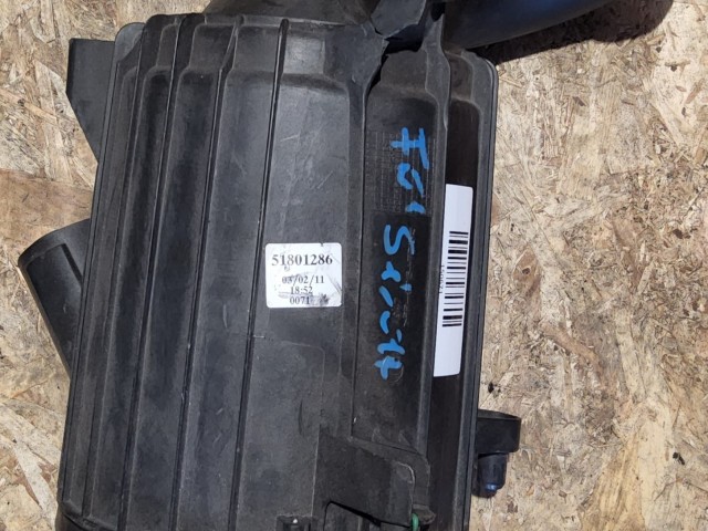 150671 Fiat Bravo, Lancia Delta 1,6 16v Diesel légszűrőház a képen látható sérüléssel  51801286