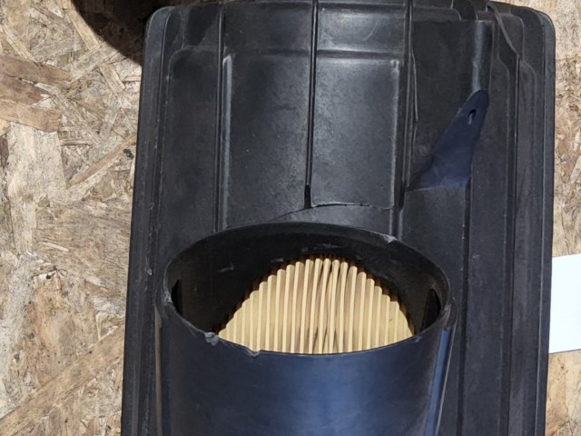 150671 Fiat Bravo, Lancia Delta 1,6 16v Diesel légszűrőház a képen látható sérüléssel  51801286