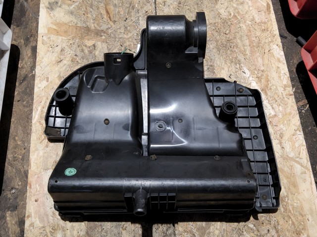 162093 Lancia Ypsilon II. 1,3 16v Diesel légszűrőház a képen látható sérüléssel 51781496