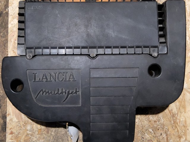 162095 Lancia Ypsilon II.  1,3 16v Diesel légszűrőház, a képen látható sérüléssel 51781496