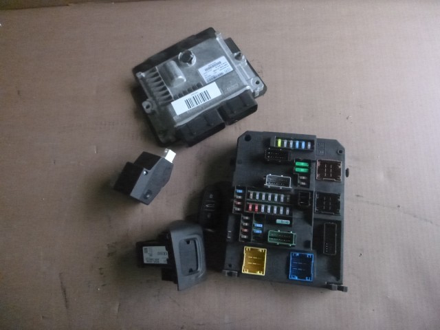 143343 Citroen DS5 2,0 Diesel 2011-2018 Motorvezérlő  9806687980 automata váltós  7158SA51781212