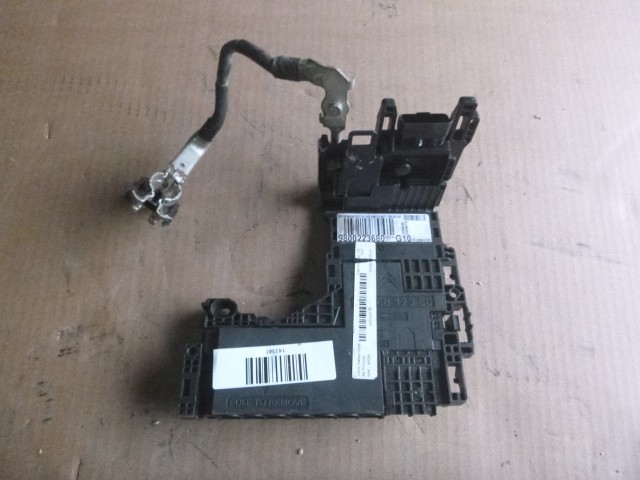 Citroen DS5 2011-2018 külső biztosítéktábla (akkumulátoron) 9800223680 