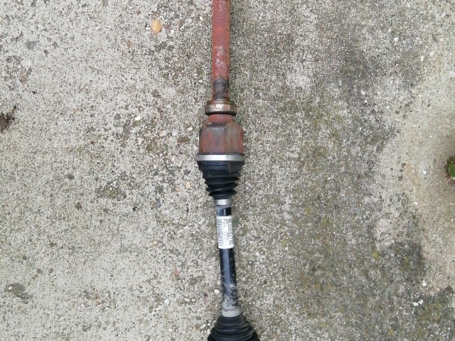 Citroen DS5 2011-2018 2,0 Diesel jobb oldali féltengely automata váltós, a képen látható menet sérüléssel  9685693780