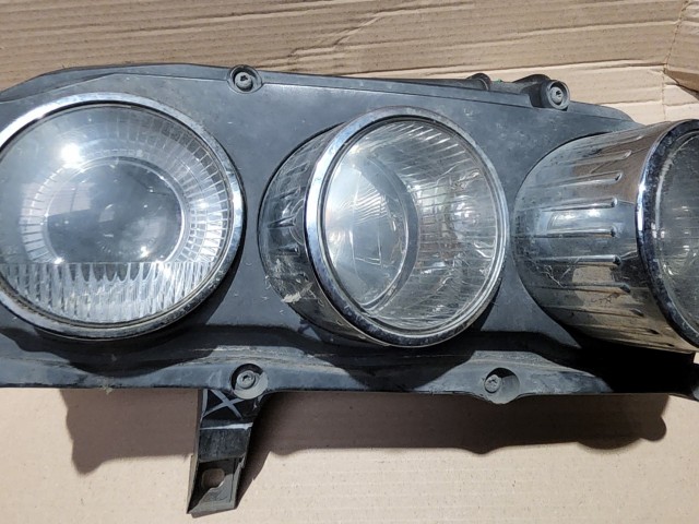 117791 Alfa Romeo 159 jobb első fényszóró a képen látható fül sérüléssel 60682088