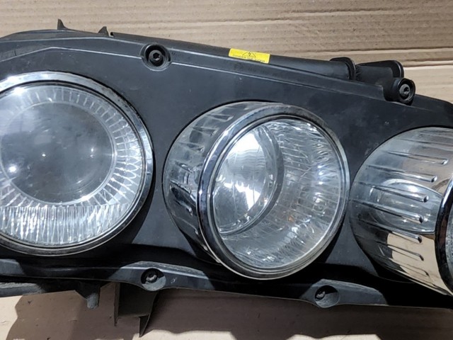 105281 Alfa Romeo 159 jobb első xenon fényszóró a képen látható fül sérüléssel és hiányosan  60683987