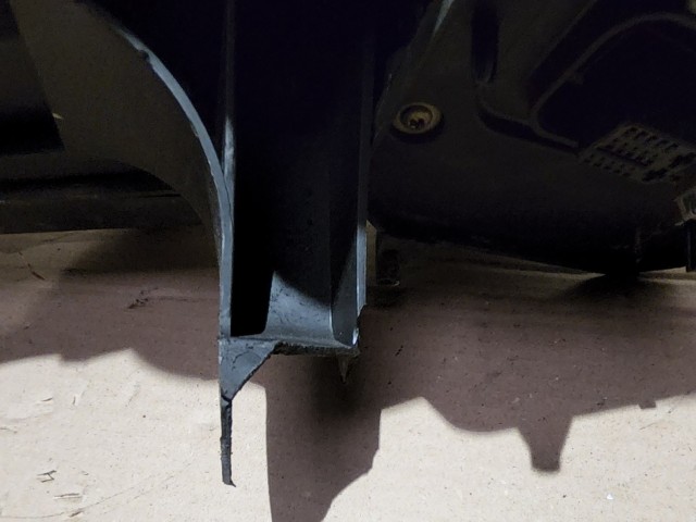 105281 Alfa Romeo 159 jobb első xenon fényszóró a képen látható fül sérüléssel és hiányosan  60683987