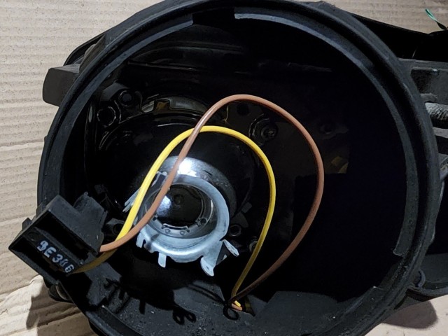 92898 Alfa Romeo 159, Brera, Spider bal első fényszóró, a képen látható fül sérüléssel 60682089