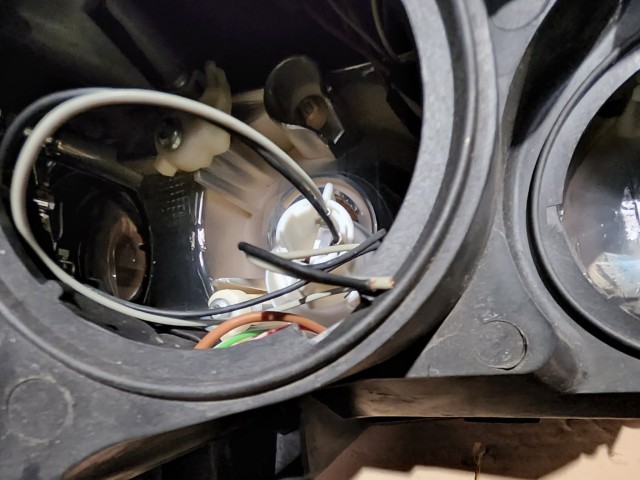 162182 Alfa Romeo 159 2005-2011 Lámpa , Fényszóró Használt Xenon Bal első  a képen látható sérüléssel