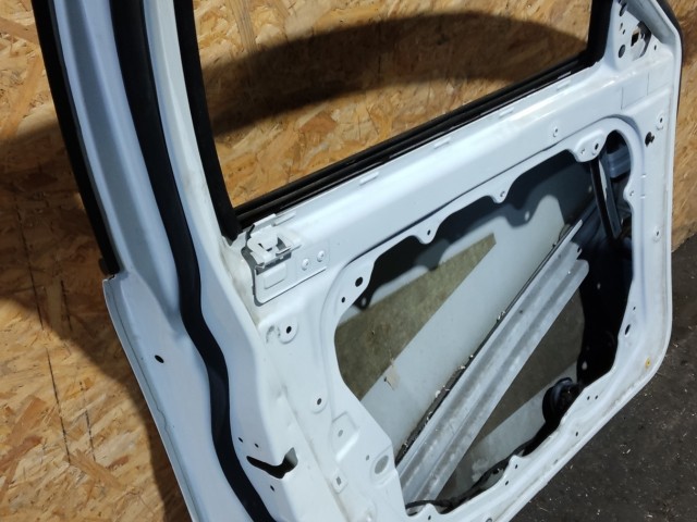 163176 Alfa Romeo Giulietta 2010-2020 Bal első  fehér színű ajtó, a képen látható sérüléssel!! 50509245