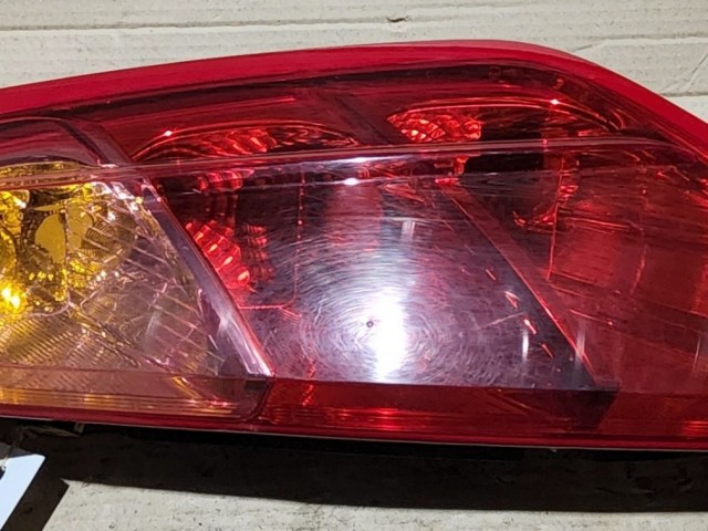 162395 Fiat Grande Punto jobb hátsó lámpa a képen látható sérüléssel 51701590