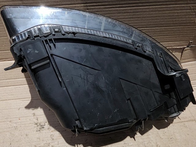 162402 Alfa Romeo GT 2003-2010 bal első Black Line fényszóró, a képen látható sérüléssel, rögzítő fűl törött!!!